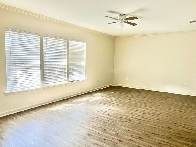 Foto del edificio - 512 Broadmoor Ave