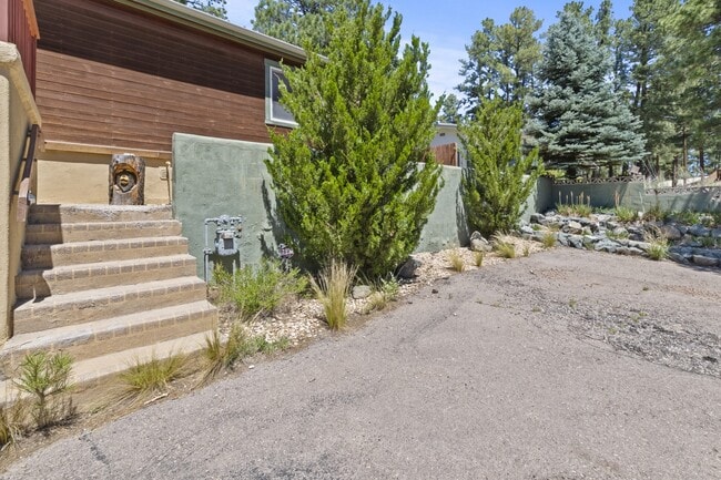 Building Photo - 307 Heath Dr