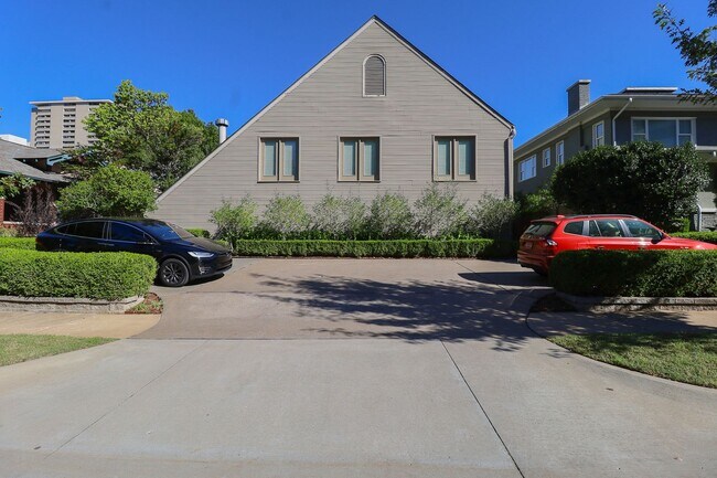 Foto del edificio - 1 Bed | 1.5 Bath Near Downtown Tulsa!