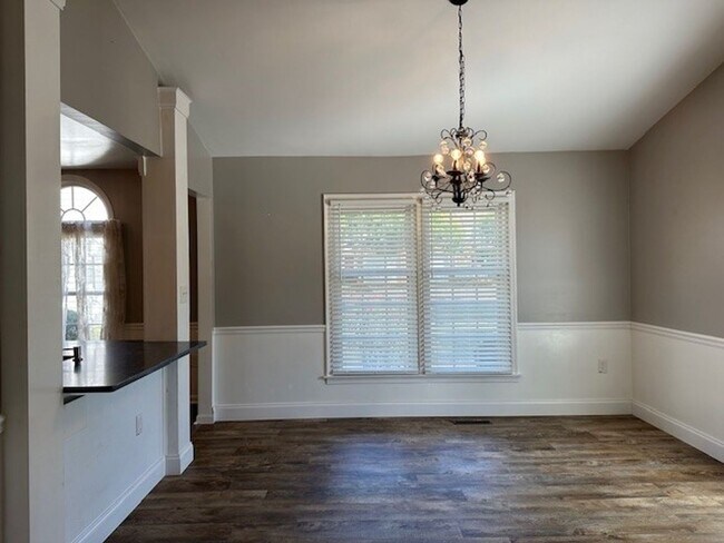 Building Photo - 2033A Raleigh Rd-