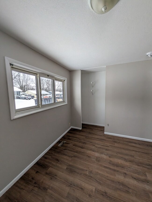 Building Photo - 1720 Brookwood Dr