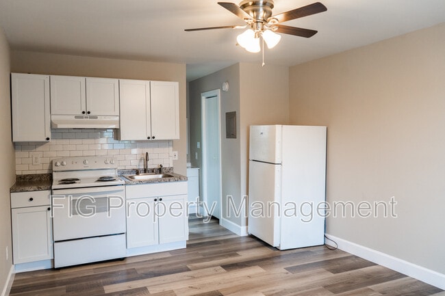 Building Photo - 2311 Holbrook Dr