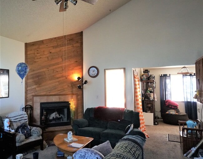 Building Photo - 1155 Popes Valley Dr