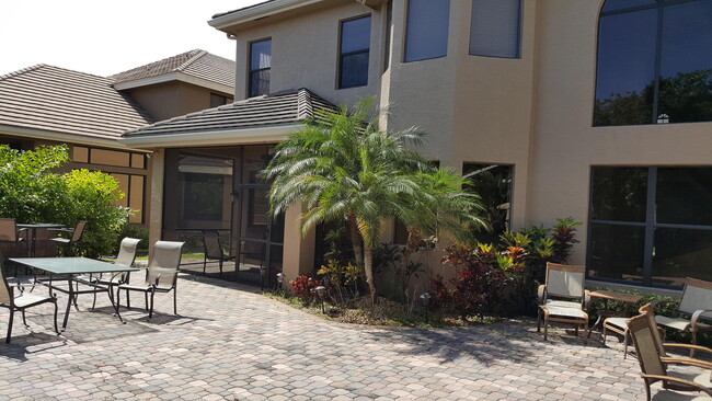 Building Photo - 10301 Medicis Pl