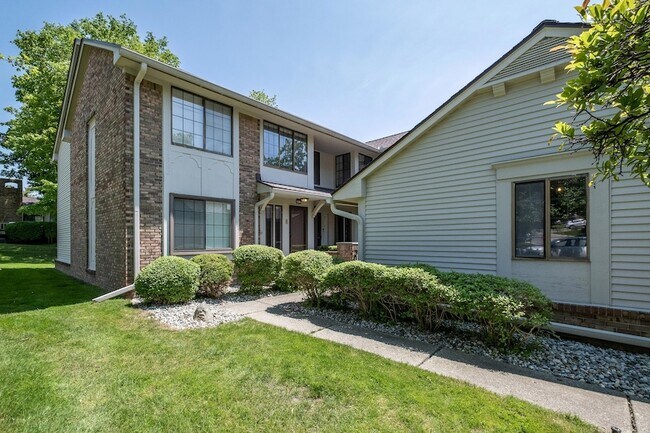 Foto del edificio - 6979 Pebble Creek Woods Dr