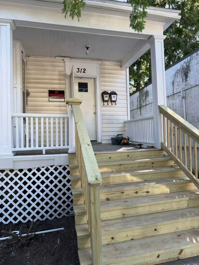 Building Photo - 312 S Ingersoll St
