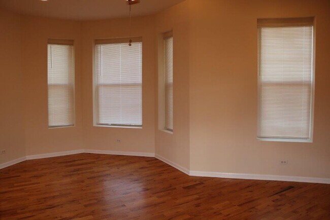 Building Photo - 2300 S Ridgeway Ave