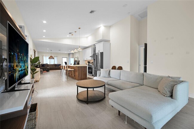 Foto del edificio - 1126 NE 16th Ct