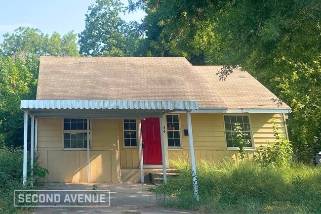 Building Photo - 44 16th Ave N