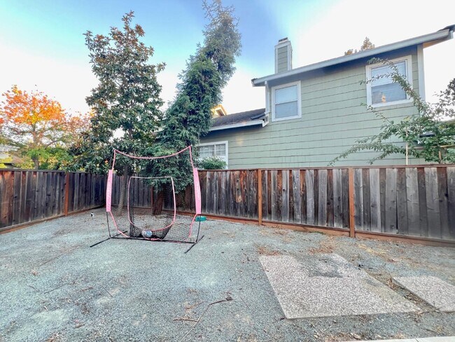 Building Photo - 479 Tioga Ct