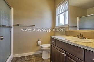 Building Photo - 7413 NE 56th St