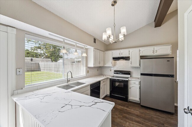 Foto del edificio - 16306 Parksley Dr