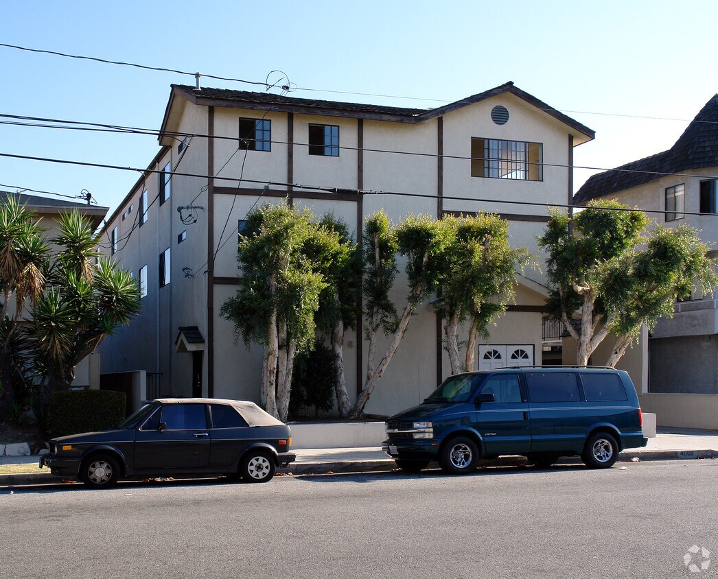 Foto del edificio - 4063 W 130th St