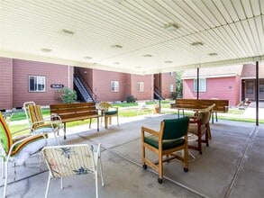 Building Photo - 2212 Cove Ave