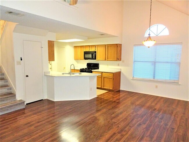 Foto del edificio - 12811 Steeple-Chase Dr