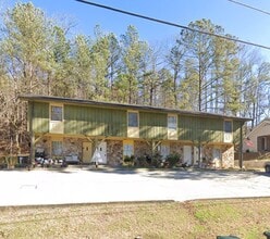Building Photo - 401 Chateau Dr SE