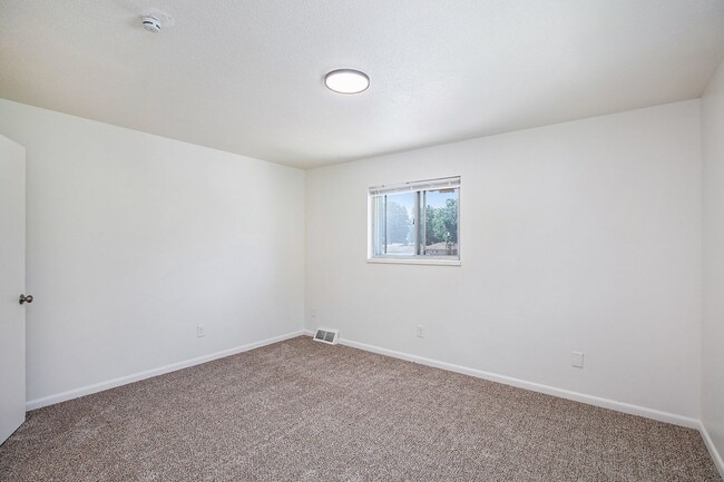 Interior Photo - Estes on Ash
