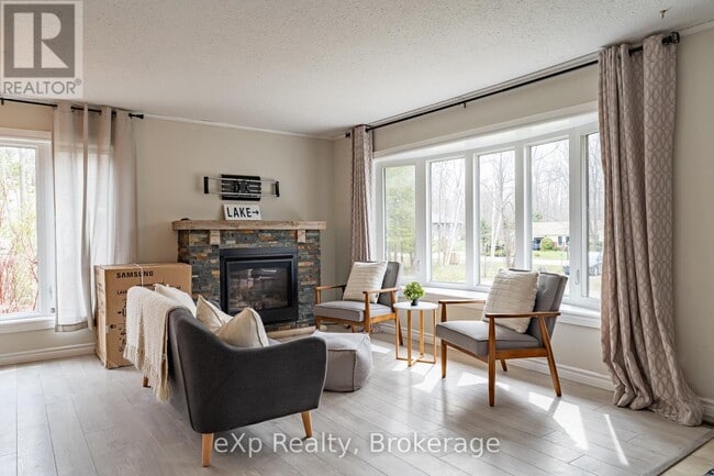 Building Photo - 15 Mapleport Crescent
