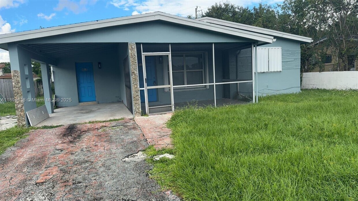 Foto principal - 3761 NW 9th St