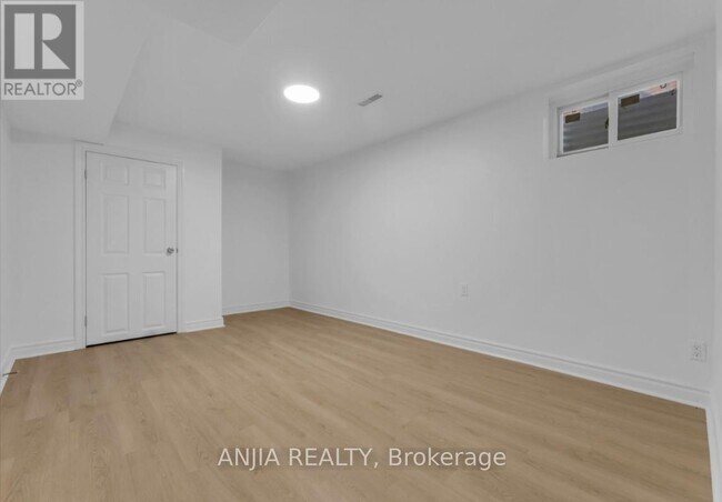 Building Photo - 26 Silbury Dr