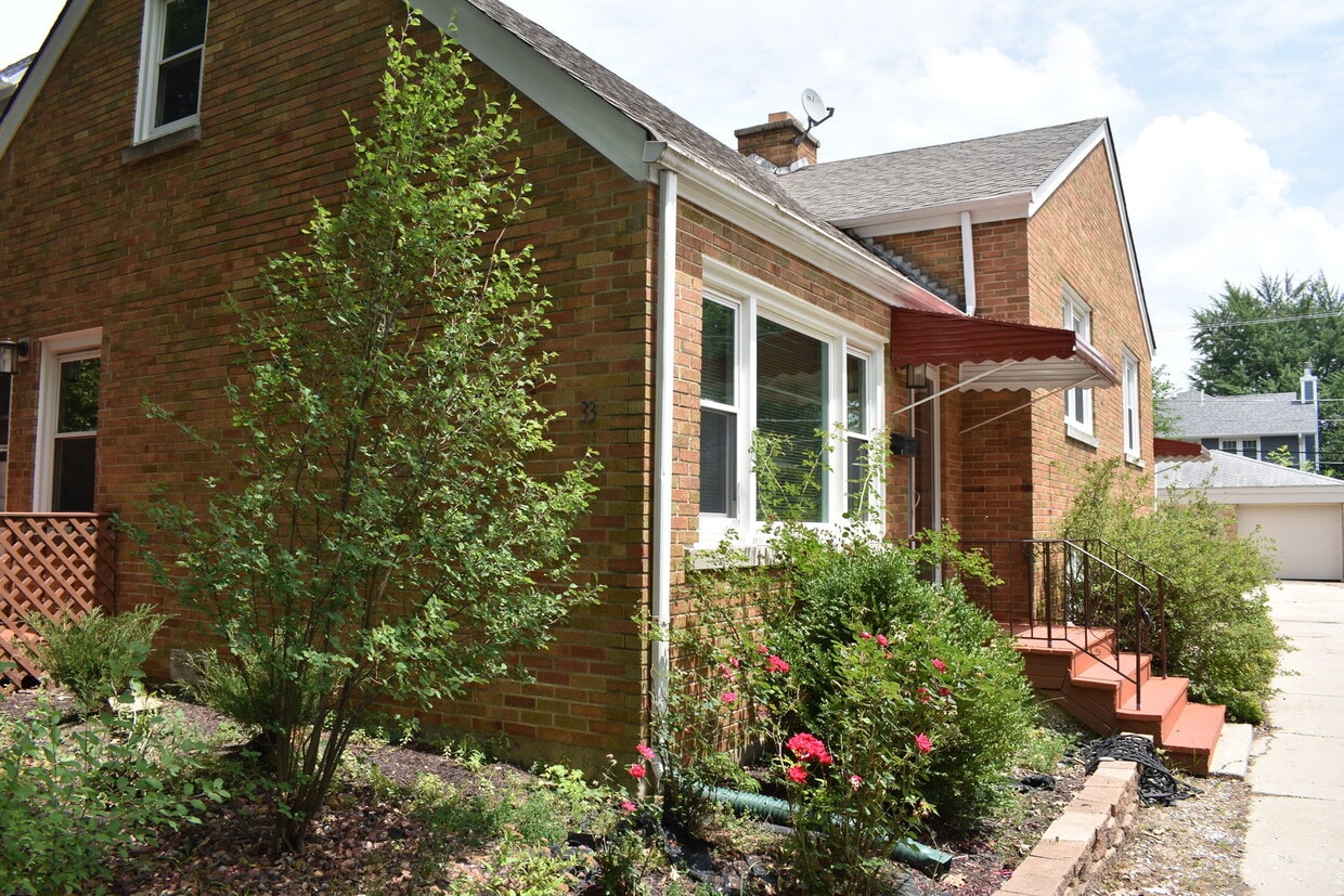 Primary Photo - 33 N Spring Ave
