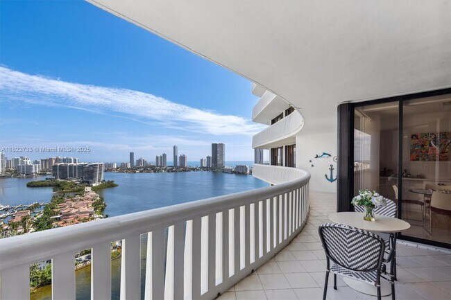 Foto del edificio - 3000 Island Blvd