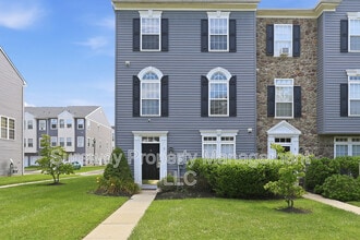 Building Photo - 7 Swan Ct