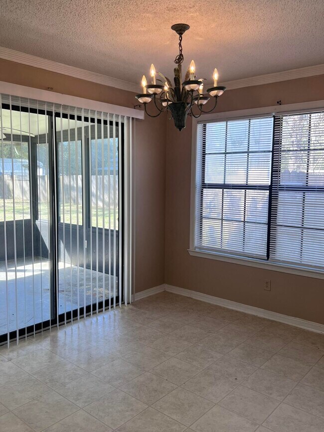 Foto del edificio - 345 John King Rd