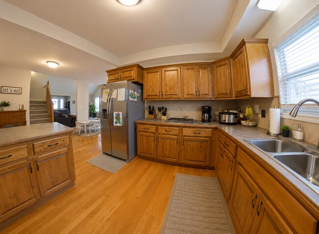 Foto del edificio - 3D Tour Available-HUGE Bedrooms + 2-Car Garage + Pet Friendly + Washer and Dryer Included! Availa...