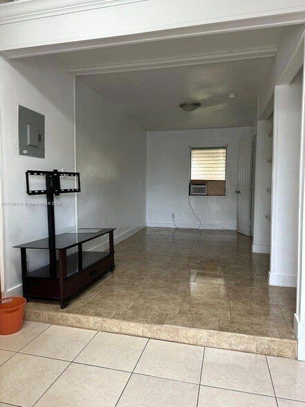 Primary Photo - 7305 NW 17th Ct