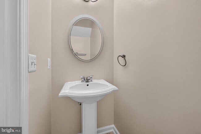 Building Photo - 5902 Ians Way