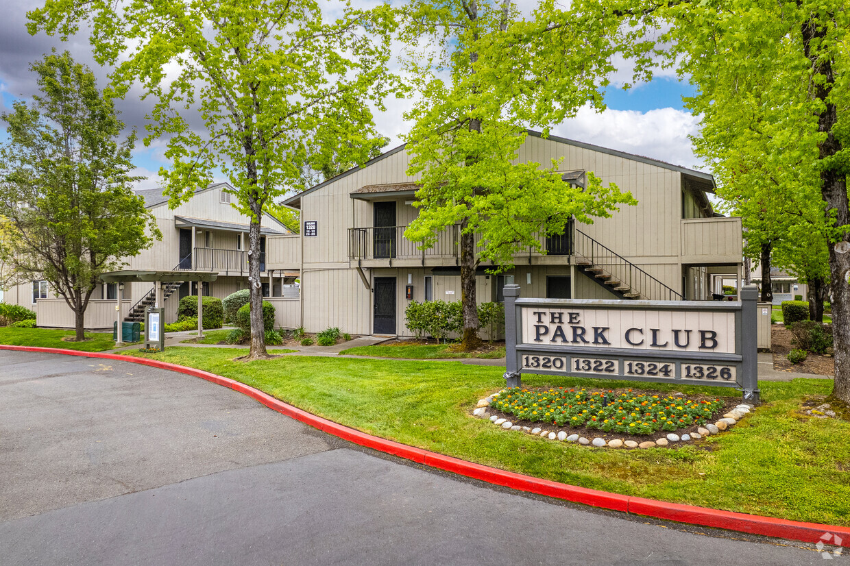 Primary Photo - Park Club Apartments