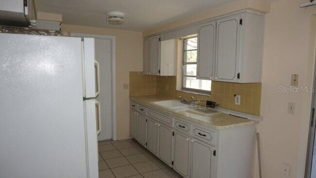 Foto del edificio - 7703 Topay Ln