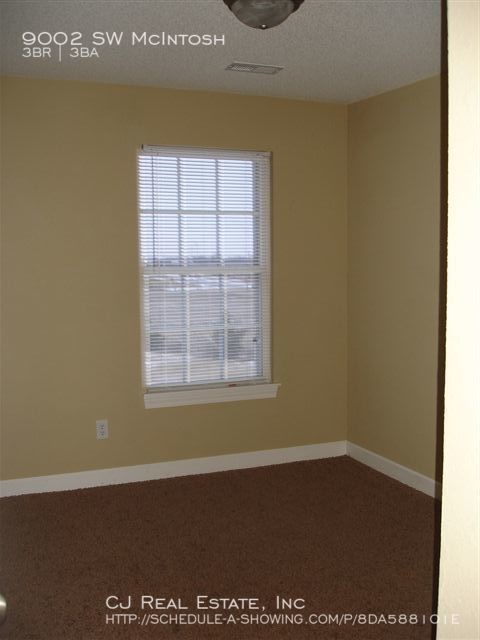 Building Photo - 9002 SW Macintosh Dr