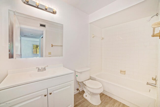 Foto del edificio - 2294 Fox Hollow Dr