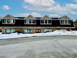 Building Photo - 7 Oak Ridge Rd