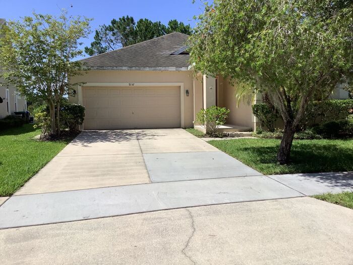 Foto principal - NEWBURY PARK -9157 Leeland Archer Blvd. Or...