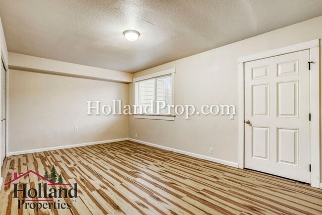 Building Photo - Beautifully Remodeled Beaverton Townhouse!