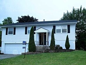 Building Photo - 822 Bradley Ave