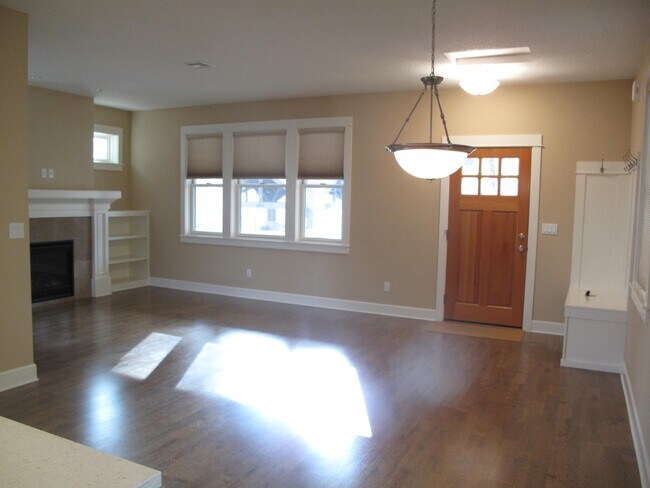 Building Photo - Craftsman home is Sisters!