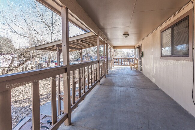 Building Photo - 1244 Maple St