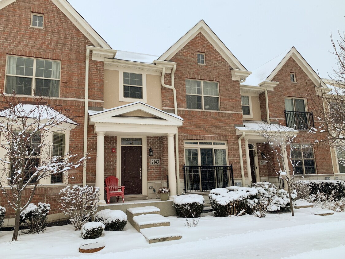 2143 Apple Hill Ln, Buffalo Grove, IL 60089 Townhome Rentals in