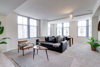 Building Photo - 550 14th St S