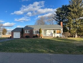 Building Photo - 808 Sunset Dr