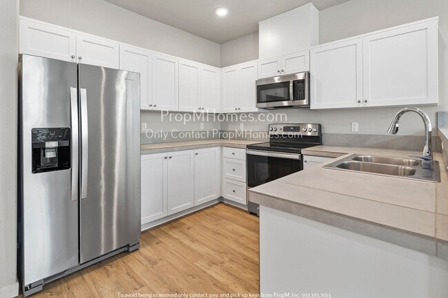Building Photo - 17149 SW Snowdale St