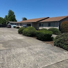Building Photo - 1326 Dowell Rd
