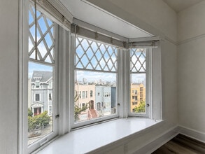 Building Photo - 633 Oak St