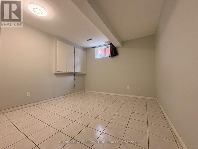Building Photo - 885 Runningbrook Dr