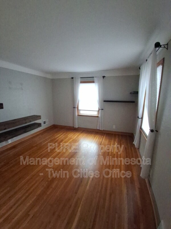 Building Photo - 312 13th Ave N