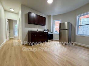 Building Photo - 724 S 52nd St